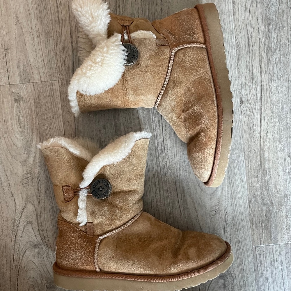 Chestnut Bailey Button Uggs - image 2